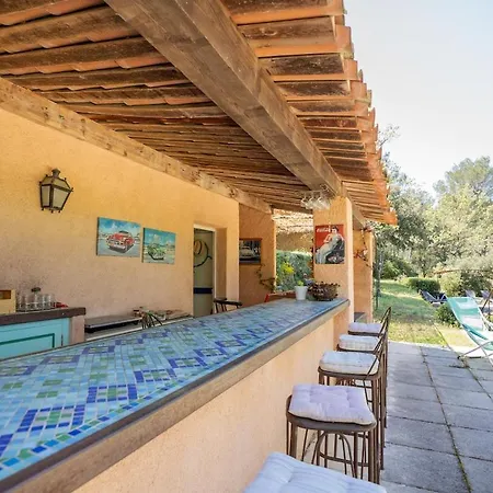 Bastide Provencale Avec Piscine *