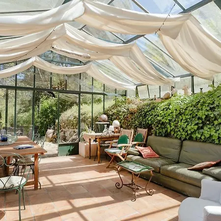 Bastide Provencale Avec Piscine *